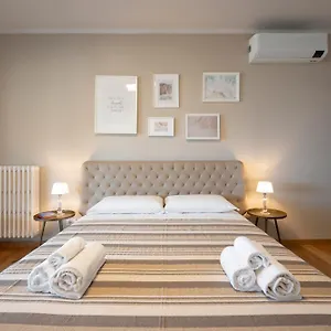 https://villa-con-giardino-vista-mare.it-tuscanyhotel.com